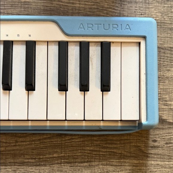 MicroLab Blue MIDI Controller - Picture 3 of 5